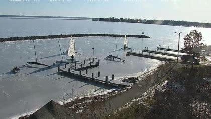  Watch live streaming webcam from Neenah Rec Park overlooking Lake Winnebago, the largest inland lake in Wisconsin. See weather conditions, park and lake activity, and panoramic views of the lake 24/7. . 