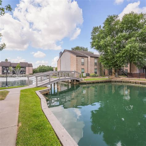 Shoppers will appreciate Lakebridge Townhomes proximity to Saddle Creek II, Saddlecreek Plaza, and Northgate Shopping Center. Saddle Creek II is 0.4 miles away, and Saddlecreek Plaza is within a 12 minutes walk. Parks and Recreation. Recreational activities near Lakebridge Townhomes are plentiful.. 