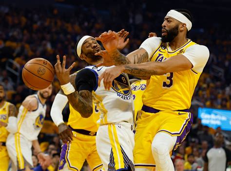 Lakers’ Anthony Davis exits in fourth quarter of Warriors’ Game 5 win