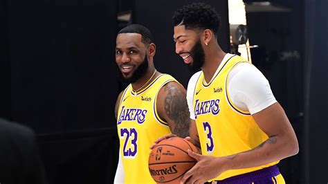 Lakers’ Anthony Davis shows why he, not LeBron, is Warriors’ toughest matchup