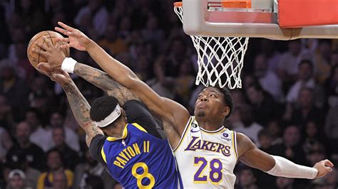 Lakers beat Warriors for 3-1 lead; Heat push Knicks to brink
