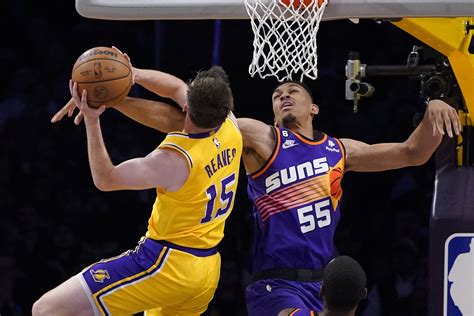 Lakers charge to skid-snapping win over Suns, 122-111