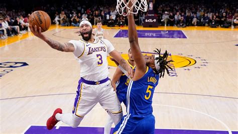Lakers trounce Warriors in Game 3, take 2-1 series lead