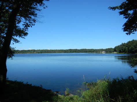 Lakes in the poconos. Here are campgrounds with lakes in the Poconos, the Lehigh Valley, and elsewhere in eastern Pennsylvania. Tobyhanna Lake (Photo source: Nicholas Tonelli, CC BY 2.0, via Flickr) 1. Wilsonville Recreation Area. Lake Wallenpaupack is one of the largest lakes in the state. It’s a popular destination in the Poconos for fishing and boating. 