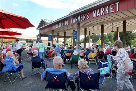Lakeside farmers market. Season:&nbsp;Year Round Market Hours: Saturdays, 9am - 12pm Location:&nbsp;6110 Lakeside Avenue 