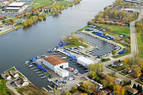 Lakeside marina. Lakeside Marina is a marine dealership located in Oshkosh, WI. We sell new and pre-owned Boats from Chaparral and Recon with excellent financing and pricing options. Lakeside Marina offers service and parts, and proudly serves the areas of Zion, Black Wolf, Larsen and Winnebago. 