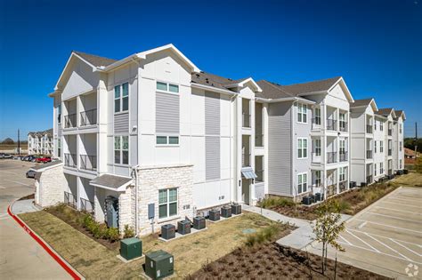 Plus, our pet friendly community even has five-star spaces for your furry friend. Say hello to the bark park and paw spa, the perfect places to treat your favorite family member. Lakeview at Westpark is located in Richmond, Texas in the 77407 zip code. This apartment community was built in 2021 and has 3 stories with 298 units. . 