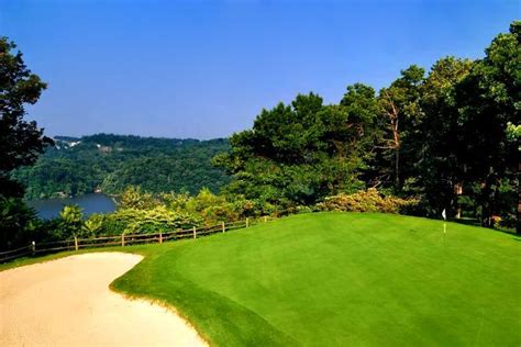 Lakeview golf resort. For travelers who want to combine golf experience with Kunming highlighting attractions exploration, it is a good idea to put two or three top best golf courses (Spring City Golf & Lake Resort Kunming, Lakeview Golf Club Kunming, or Sunshine Golf Club Kunming) into the trip that you can enjoy 18 holes in every morning and also have some time to ... 