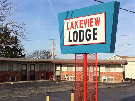 Lakeview lodge hermitage mo. Very good condition. See Scans #693 AE. 