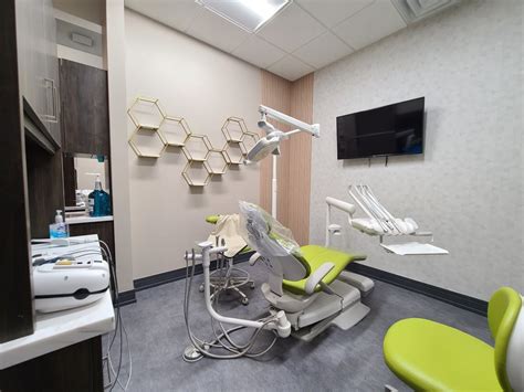Book Online. COMFORTABLE DENTISTRY. IN EDGEWATER. CALL: 312-854-7668. Meet Our Doctor. Dr. Lee graduated from The Ohio State University with two degrees: a BS in …. 