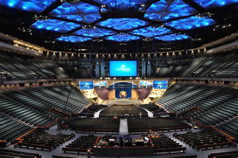 Lakewood church houston. In 2003, Lakewood Church acquired the Compaq Center, former home of the NBA’s Houston Rockets. The next 18 months were spent renovating the arena, and on July 15, 2005, the first of seven weekly worship services was held in the new 16,000-seat auditorium. 