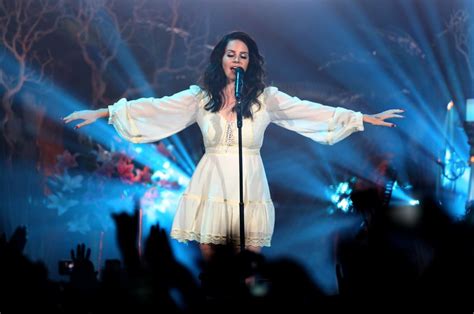 Lana Del Rey shows Taylor Swift-like connection with fans at Outside Lands