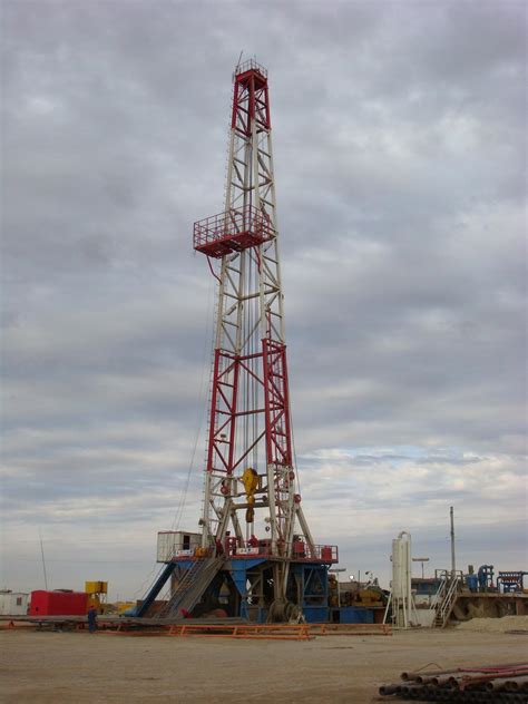 Drilling On Land: “Onshore Drilling”. Standing over acres and acres of land, tall and powerful. Intimidating. Daunting. Oil rigs are all over oil fields in .... 