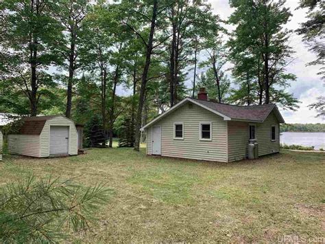 Real Estate in Upper Peninsula, MI. see also. 2 Bed 1 Bath House with 22 acres. $165,000. Felch 3 Bed, 2 Bath House. $219,000 ... River Lots/Lake Michigan Beach Access - JUST REDUCED! $74,900. ... Bid NOW on a total of 170 Acres Prime Wisconsin Land …. 