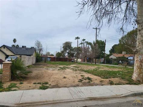 Land in bakersfield for sale. 15 beds 7.5 baths 4,121 sq ft 0.50 acre (lot) 501 McCord Ave, Bakersfield, CA 93308. ABOUT THIS HOME. Multi Family Home for sale in Bakersfield, CA: Nice big building in the heart of East Bakersfield. Unit mix consists of front house 3 bedroom one and a half bathrooms and the other 3 units are 2-bedroom one bathroom. 