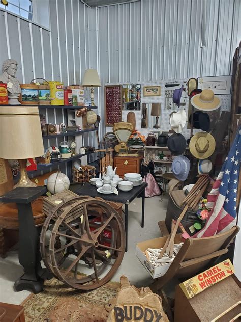If you're on the move to get a REALLY unique holiday gift, be sure to check out the Land Lion Antique Mall in Lake Milton/Newton Falls! All kinds of really cool stuff here! Land Lion Antique Mall