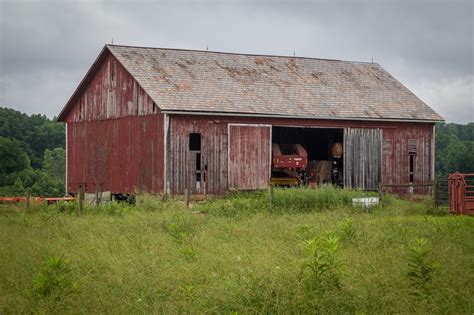 Buying barns with land in Iowa. Find barns with land for sa