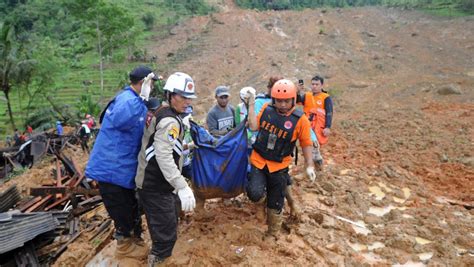 Landslide takes a couple , abandons twenty-one missing in Central Java