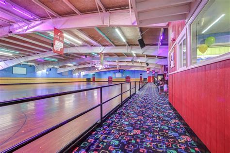 Lanham Skate Center offers a variety of roller skating classes for beginners and advanced skaters, as well as birthday parties and events. Learn how to skate or improve your skills with the FUN TO ROLL classes, and enjoy the fun and fitness of roller skating at the best price in Lanham, MD. 