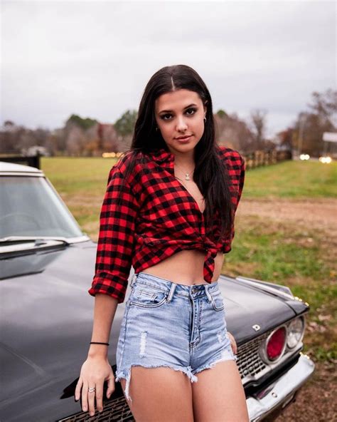 Lanie Gardner is a singer & social media influencer. She rose to prominence after performing the cover song of Fleetwood Mac's "Dreams". Her video became so ...