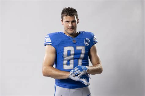 Laporta lions. How 'voodoo magic' helped Sam LaPorta return from knee injury, score Lions TD vs. Rams. Sam LaPorta wore a hulking brace on his left knee, like the one offensive linemen wear for extra support in ... 