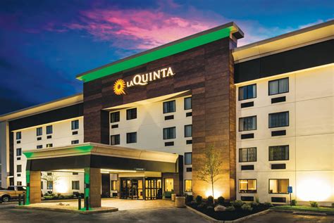 <b>La Quinta Inn</b> & Suites Orlando Universal Area features cable TV and a coffee maker. . Laquintainn