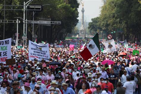 Large crowds protest against administration in Mexican territory over brutal attacks