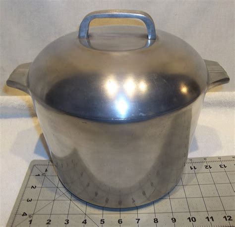 This Wagner Ware Sidney -0- Magnalite 5 qt Dutch Oven is a vintage piece of cookware. Made of durable aluminum material, it is compatible with induction, electric, and gas stove types. This Dutch oven is an original piece from the United States with a 10 inch diameter and a 4 inch depth.. 