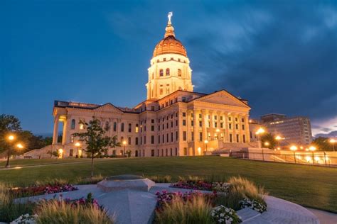 Largest cities in kansas. Jan 18, 2023 · What was the largest city in Kansas in 1990? In 1990, the largest city in Kansas was Wichita, with a population of 308,652.The second largest city is Kansas City, with a population of 151,344. 