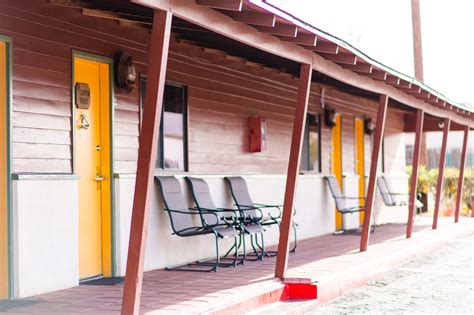 Larian motel. The Larian is a 1950’s motel that maintains that Route 66 open-road feel while keeping pace with modernity: flat screen TV, free WiFi, refrigerator, microwave, air conditioning, and more. All 13 rooms are on the ground floor. 