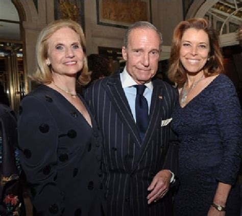 Larry kudlow wife age. He is the son of Irving Howard Kudlow and Ruth Kudlow, who named him Lawrence Alan Kudlow after he was born on August 20, 1947. Larry was born into a Jewish family in Englewood, New Jersey, U.S.A., and studied at the private Elisabeth Morrow School in Englewood until the 6th grade, before moving on to Dwight-Englewood School from the second ... 