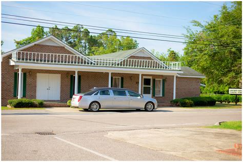 Conveniently located at 1601 Highway 40 E in Kingsland, GA, we're an easy to get to hair salon near you. And because we're open evenings and weekends, you can get a haircut at a time that works for you. We even save you time with Online Check-In®, letting you put your name on the list in the salon even before you've arrived. .