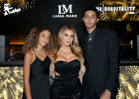 Feb 14, 2024 · It is estimated that Larsa Pippen’s net worth is $10 million. She is a former model, TV personality, and style icon. Advertisement. She got her fame from the television reality series, The Real ... 