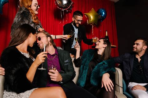 Las vegas swingers. Las Vegas, the city of lights has got the most fascinating hookup bars and clubs. Discover them all by going through the list of Hookupads top-rated bars and clubs. 