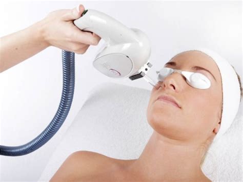 Laser light skin clinic. Get answers to common questions about laser hair removal, skin treatments and cosmetic injections. ... Your Australian Skin Clinics laser technician will be able to provide a more accurate session time during your consultation. ... Some describe laser hair removal as feeling like a light rubber band snapping against the skin. 