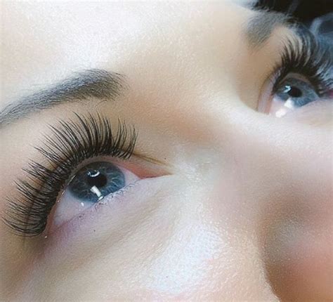 Lash artist. Your lashes can say so much about you. Our lash experts will help you complete your look and bring out your eyes. You deserve the best Rhode Island eyelash extensions. Our artists at Xclusive Lashes have worked with women from Providence, Warwick, East Providence, Cranston, East Greenwich, Narragansett, Coventry, and all over Rhode Island. 