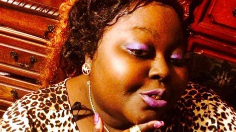 Oct 17, 2023 · LaShanta White’s IG is presently filled with greeting videos. The former My 600-lb Life star also loves to put on massive eyelash extensions and colorful makeup. Photo Credit: @lashanta504 Instagram . 