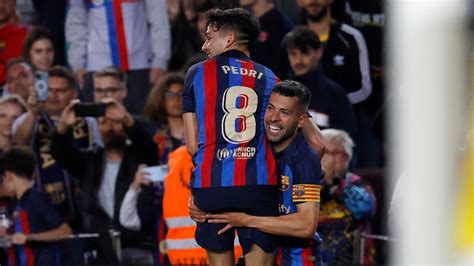 Late winner by Alba moves Barcelona closer to league title