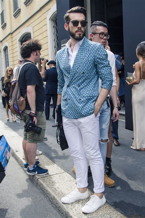 Latest fashion trends for men. Here, we have rounded up the fashion trends that will make the men's Spring-Summer 2023 season, including biker influences, full denim looks, western accents, cargo pants and floral prints. The key fashion trends to know for fall 2022. 15 Photos. By Héloïse Salessy. 
