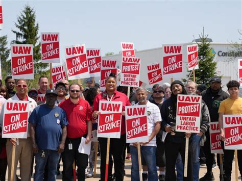 Oct 16, 2023 · UAW expands strike to Ford Louisville plant as it expands into fourth week 03:01 Ford's comments land as his company is engaged in protracted negotiations with the UAW over a new labor contract. . 