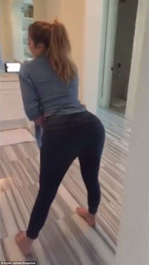 1M subscribers in the WomenBendingOver community. Women Bending Over for Reddit. Original Content submitted by thousands of Verified Users.. 