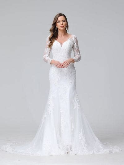 Lavetir has a stunning selection of long and short daffodil-colored dresses in all sizes, so you're sure to find the perfect look for your wedding theme. Plus, we offer a variety of fabric options to choose from, so you can find the perfect dress to match your unique style. 