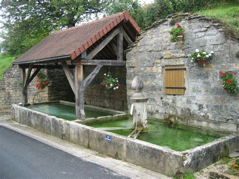 Lavoir et fontaine à Penmern en Baden. By Le Panier …