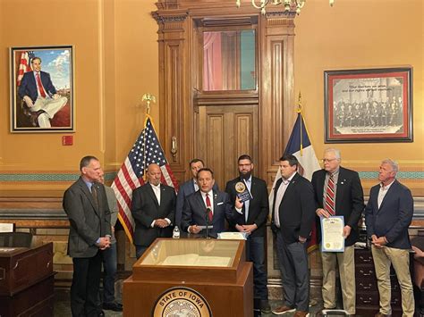 Lawmakers, advocates commemorate Iowa gun rights amendment