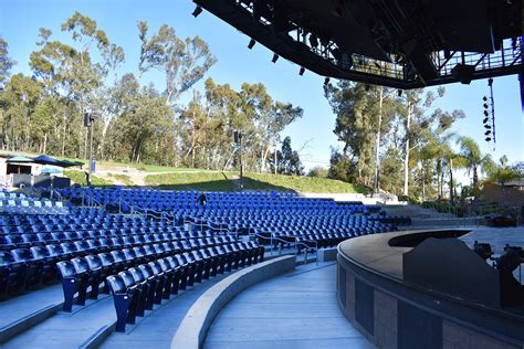 Lawn Seating and Picnicking Moonlight Stage Productions