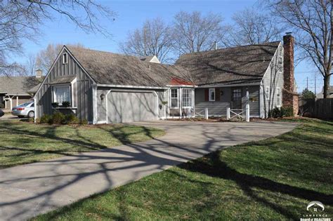 Zillow has 42 photos of this $699,000 2 beds, 1 bath, 975 Square Feet single family home located at 1061 N 1750th Rd, Lawrence, KS 66049 built in 1950. MLS #11201623.. 
