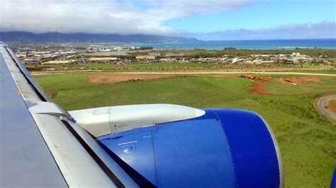  All flight schedules from Los Angeles International , California , USA to Honolulu International Airport , Hawaii , USA . This route is operated by 6 airline (s), and the flight time is 7 hours and 02 minutes. The distance is 2566 miles. USA. . 