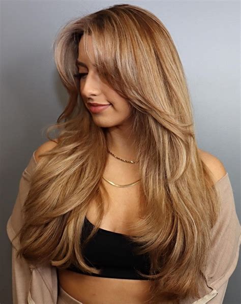 Layers long thick hair. Go for chopped layers to add body to long textured hair. This cut removes any excess weight. Let loose curls make a big statement with an extra layered cut. For extra thick hair, especially those with curls, layering is essential for removing weight and adding volume. After each haircut, you'll notice an instant lift. 