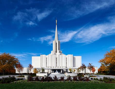 by Annette Bradshaw & Gwyn Franson. The Jordan River Utah Temple leaflet contains a counted cross-stitch pattern of the temple located in South Jordan, Utah. The leaflet contains detailed instructions and a black & white depiction of the temple pattern. The design size of the temple is 90 x 74 squares. It is 90 x 81 squares if the name of the .... 