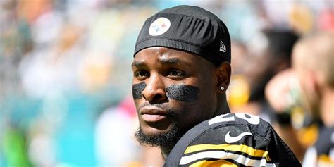 Jul 31, 2023 · Le’Veon Bell joined OnlyFans in order to connect with his followers. Adult entertainment stars and Instagram models frequently utilize the website OnlyFans to collect extra cash from their followers. The financial potential for prominent OnlyFans stars is enormous. 